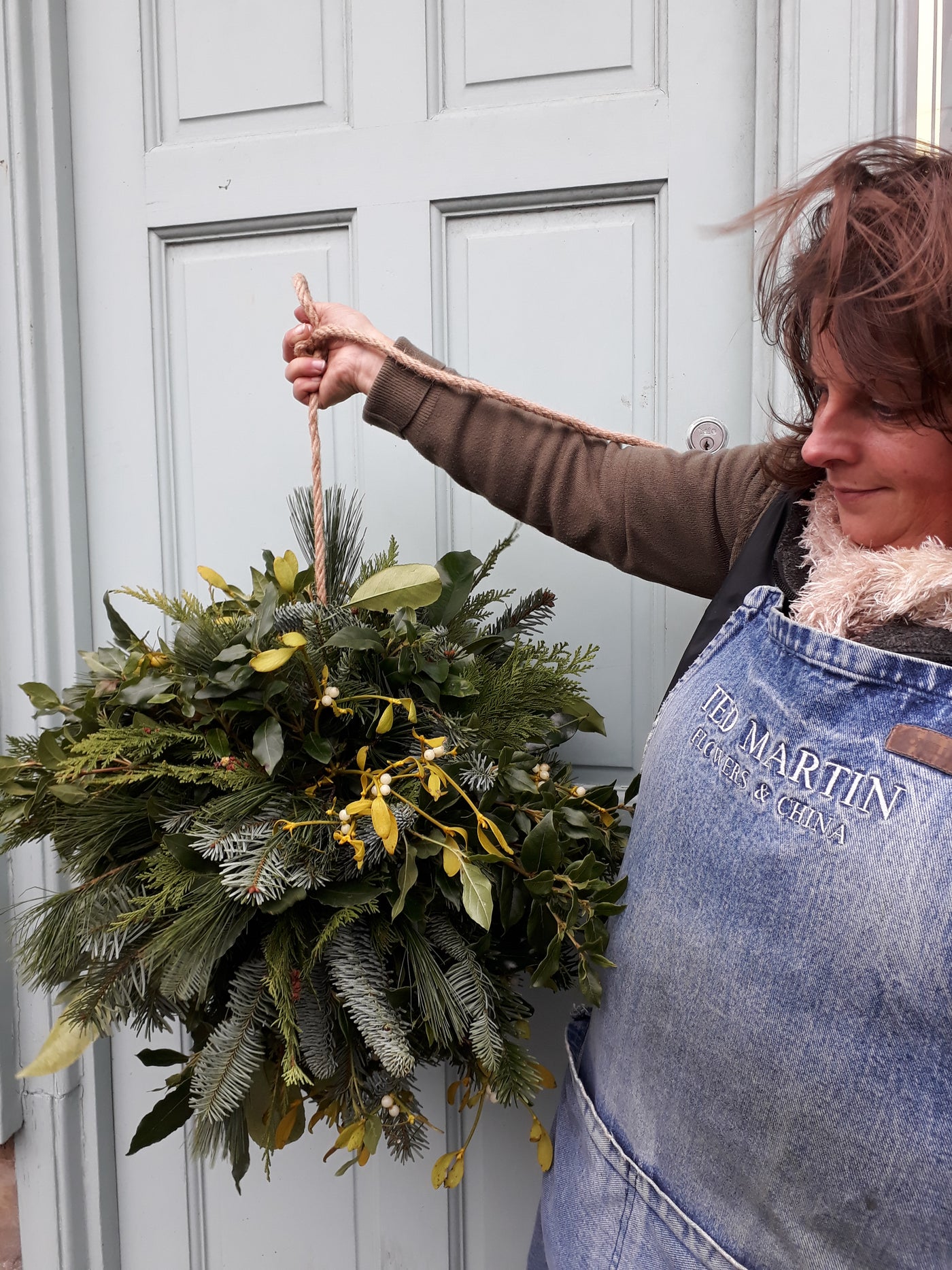 Mix foliage and mistle toe hanging ball